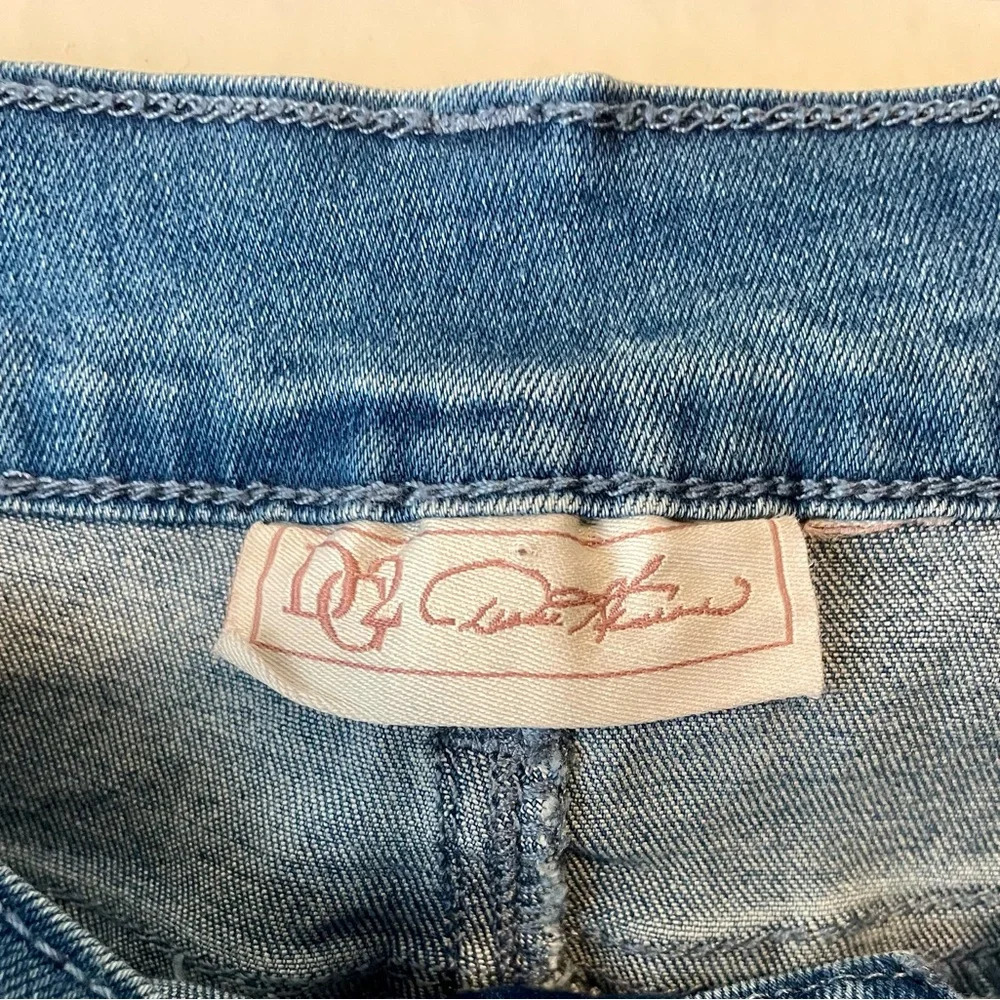 NWT DG2 by Diane Gilman Signature Classic Stretch Jean Capri Embellished Size 28 - Picture 6 of 9